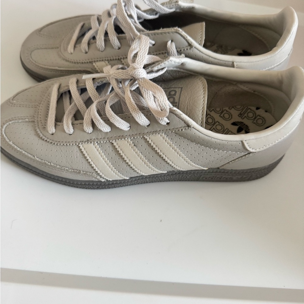 Adidas Men's Light Gray Sneakers